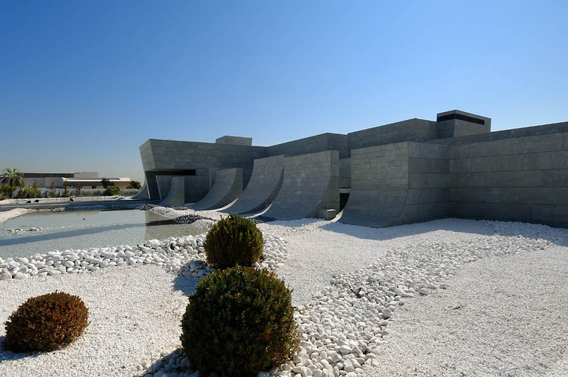 Illustration for article titled Otherworldly Spanish House is Half Skatepark, Half Moonbase
